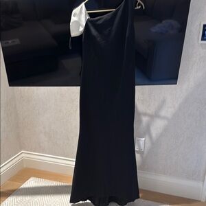 Badgley Mischka Black One Shoulder Sleeveless Gown